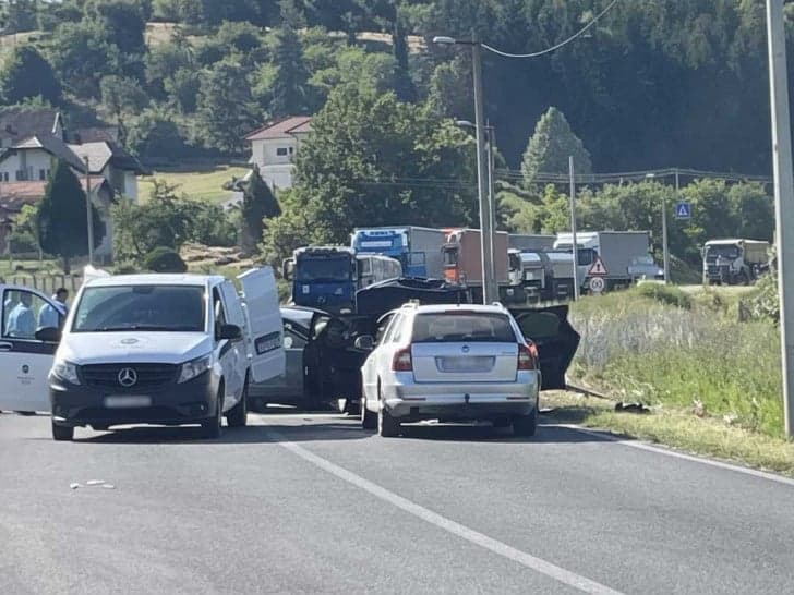 Stravična nesreća u Prijakovcima: Ruski bračni par i dijete zbrinuti na UKC